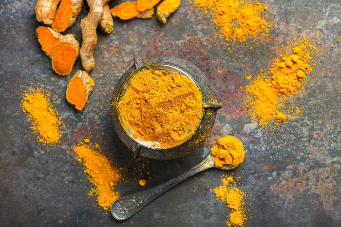 Curcumin powder on a surface and in a spoon
